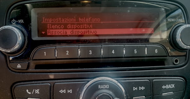 emparejamiento de dispositivo Bluetooth en coche Opel