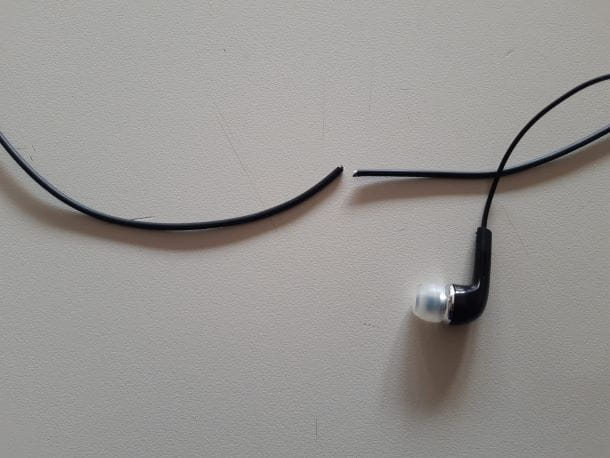 Cable de auriculares roto